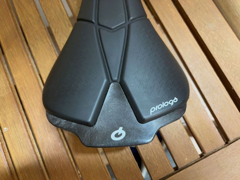 Prologo Scratch M5 NACK - karbonové sedlo
