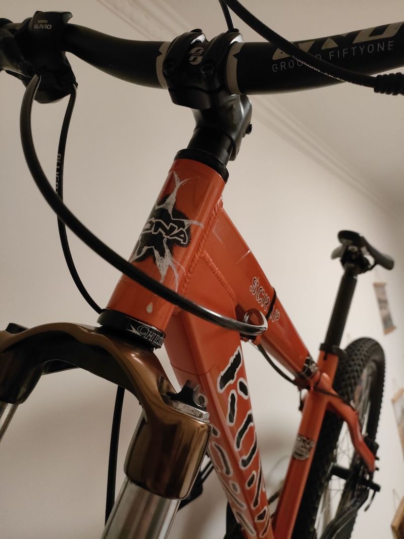 Kona Scrap, lokálně prelak a foliie