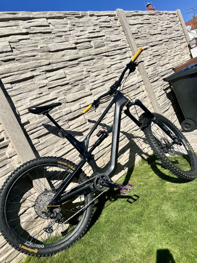 Canyon Spectral CF8 vel. L; 27,5"