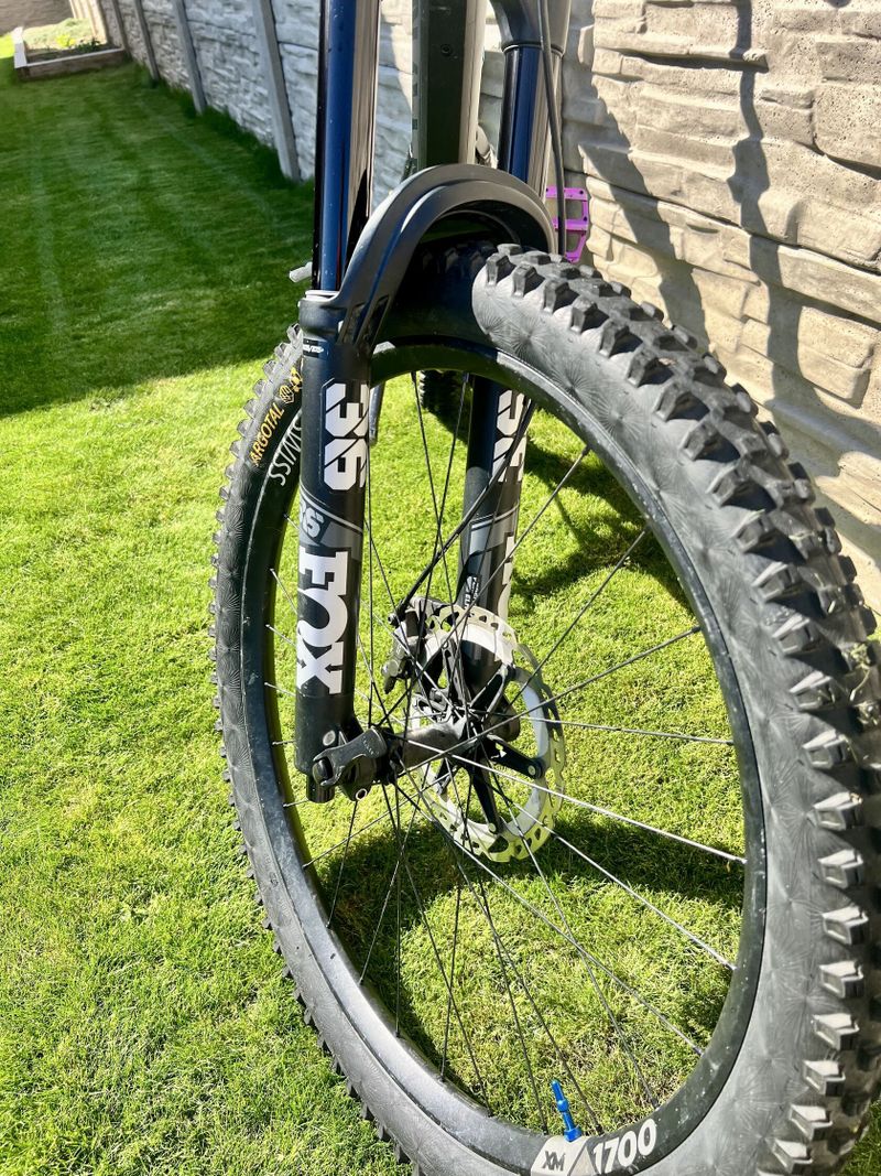 Canyon Spectral CF8 vel. L; 27,5"