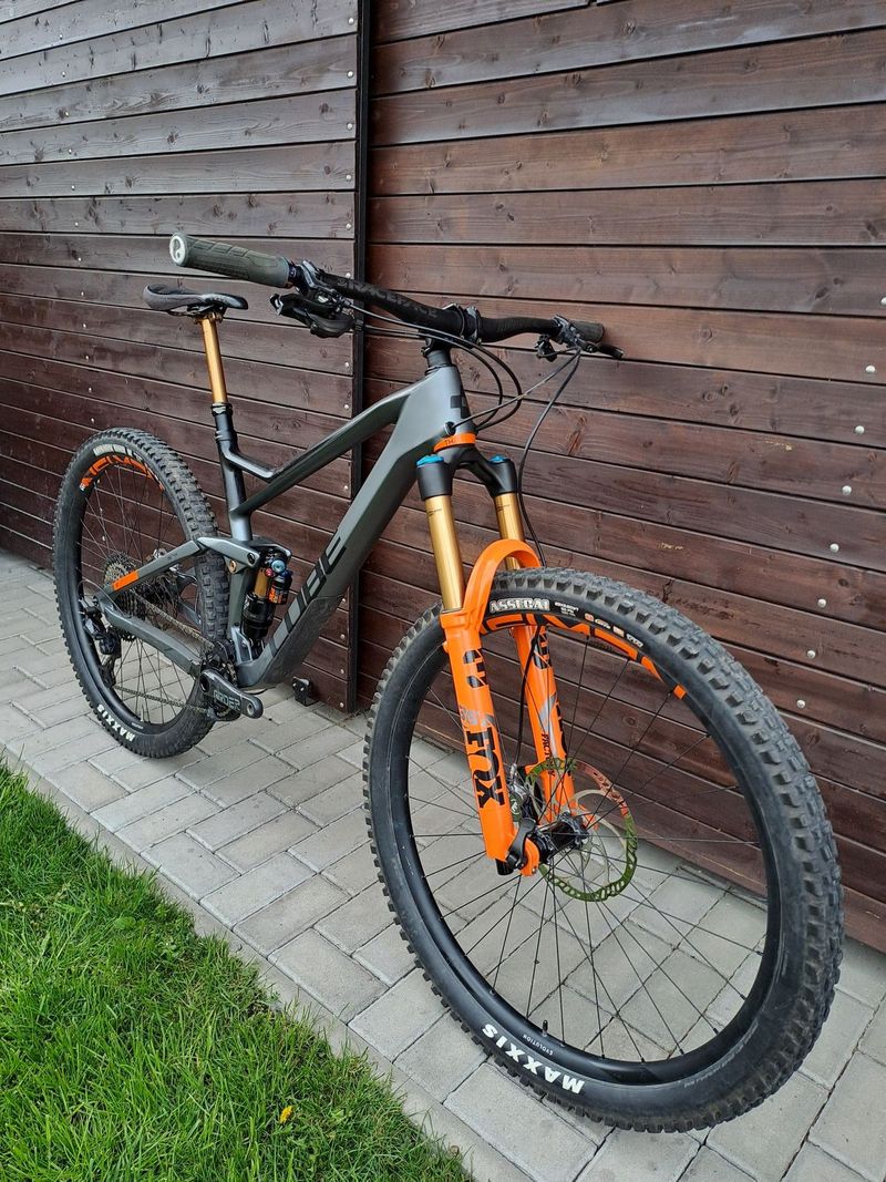 TOP enduro kolo Cube Stereo / velikost L / 29er kola / Fox po servisu / dobrý stav 