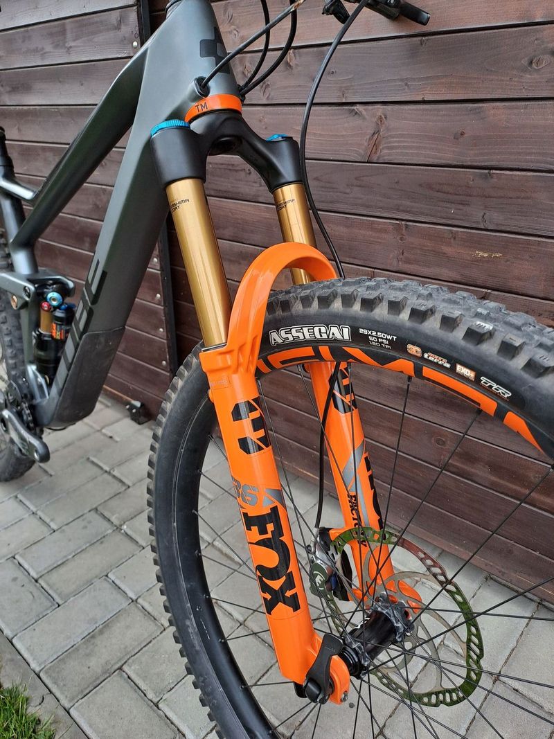 TOP enduro kolo Cube Stereo / velikost L / 29er kola / Fox po servisu / dobrý stav 