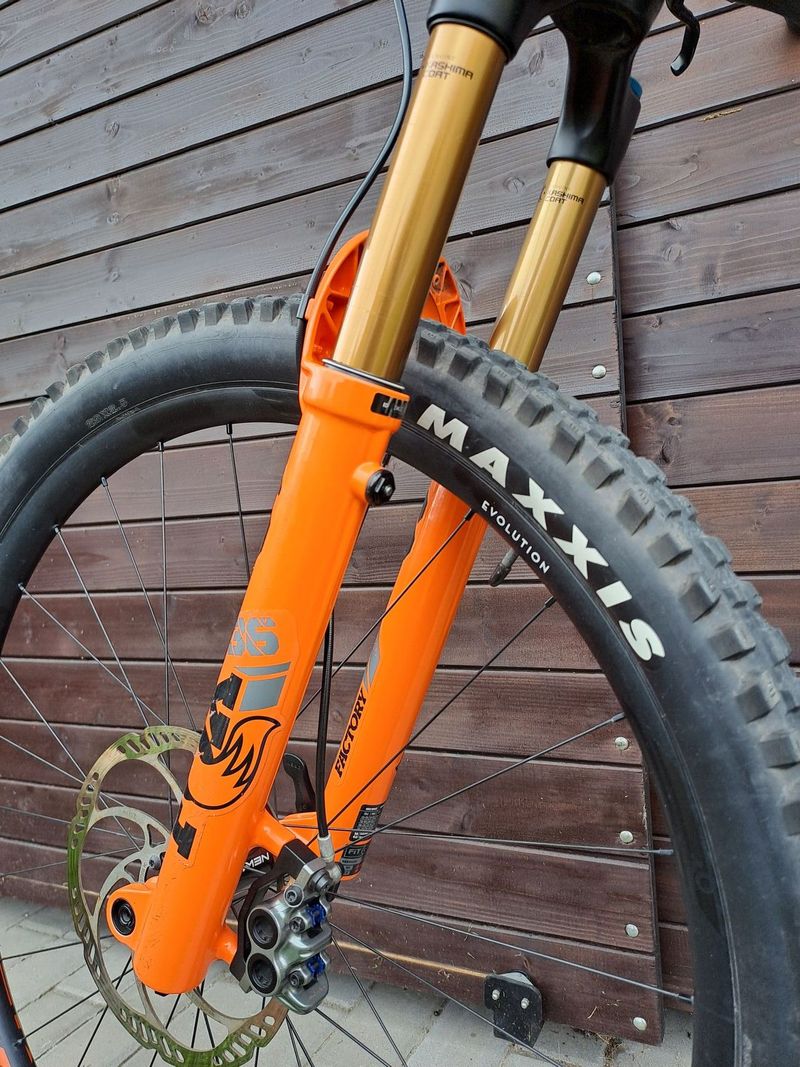 TOP enduro kolo Cube Stereo / velikost L / 29er kola / Fox po servisu / dobrý stav 