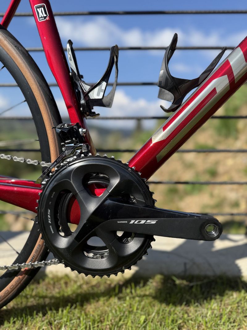 Prodám zánovní kolo Superior X-Road GF model 2023(nákup 2024),s řazením Shimano 105, XL, červené 