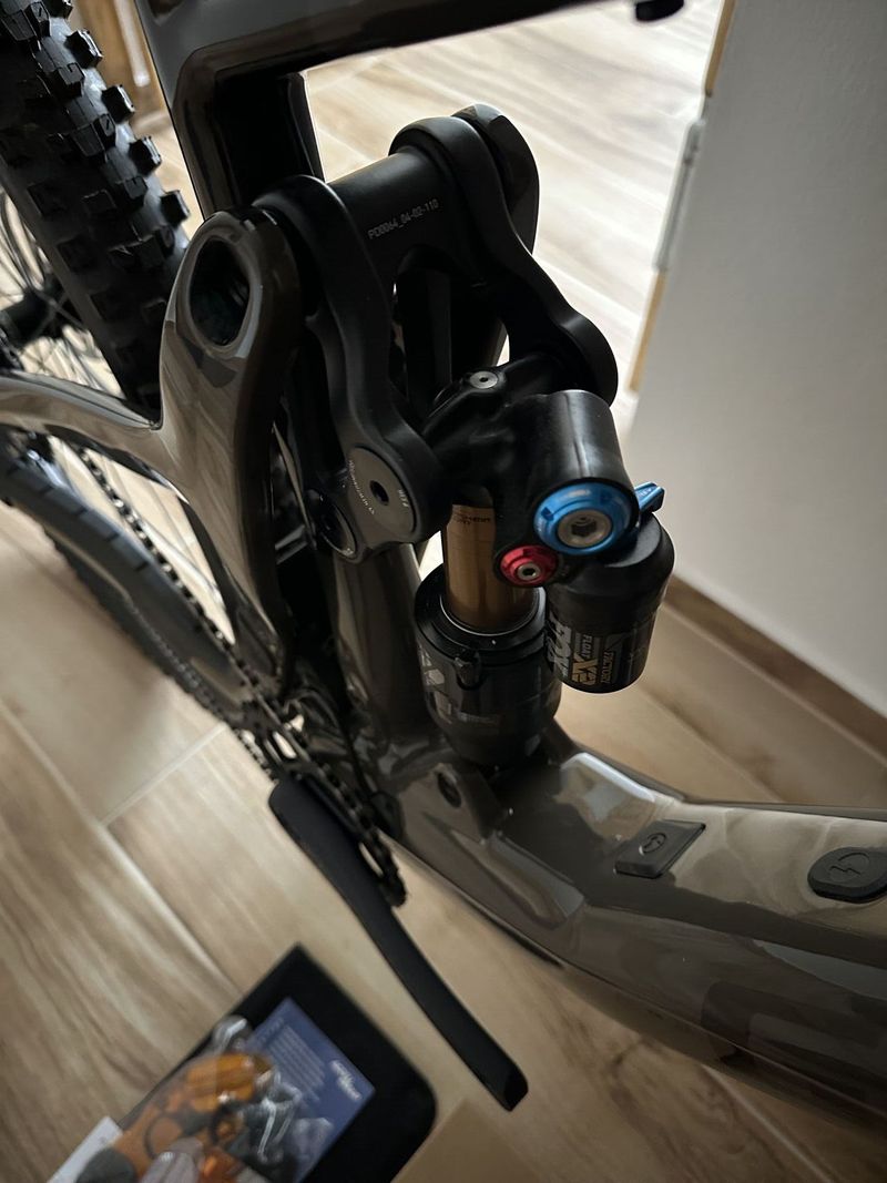 Ghost Path Riot Full Party, velikost M, model 2024, pouze 6,8 km