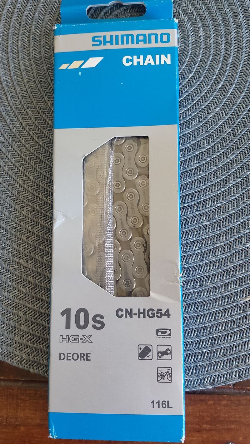 Prodám dva nové 10s a jeden málo ježděný řetěz 11s
