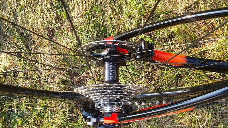Prodám úplně nové Pinarello Dogma F 2025 | Dura Ace Di2 2x12