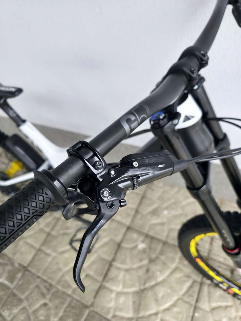 Downhill kolo Canyon Sender CF 9.0 Team Carbon 2018 27.5"