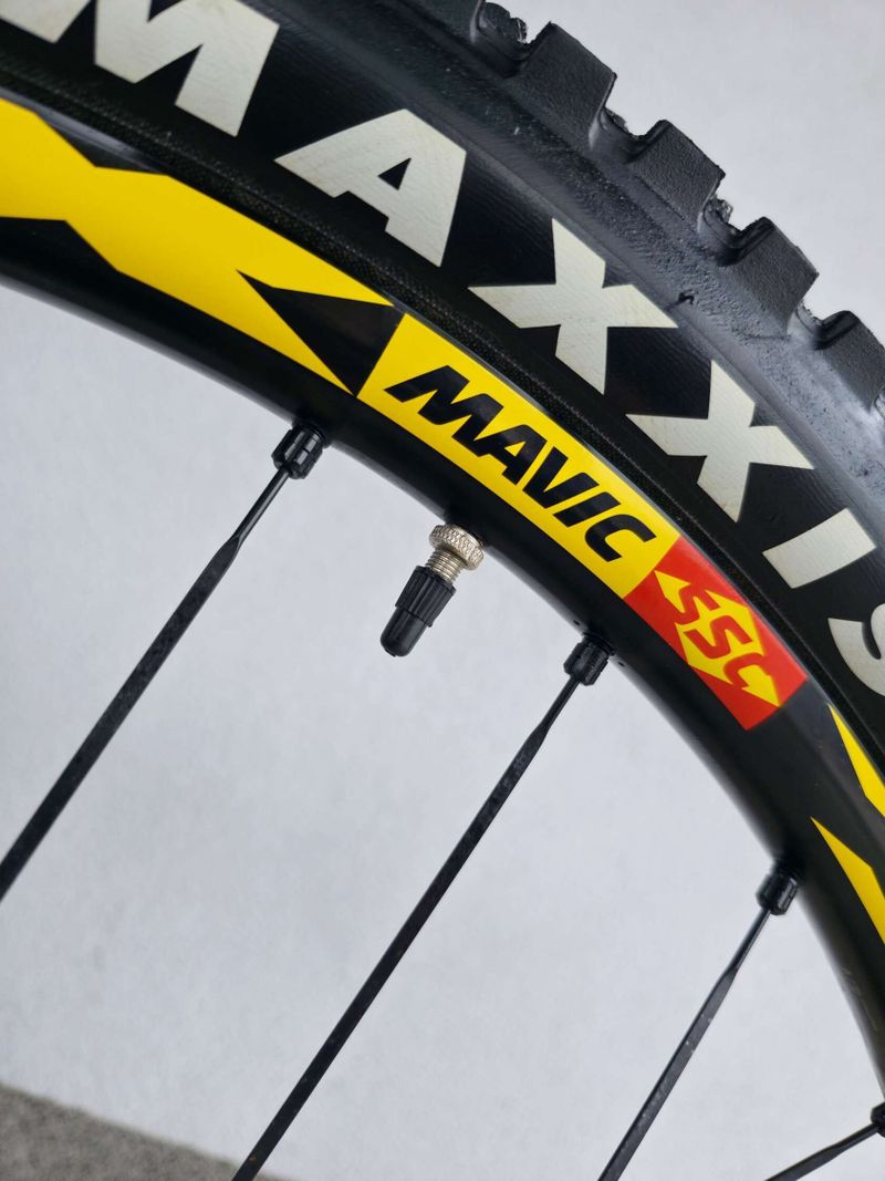 Downhill kolo Canyon Sender CF 9.0 Team Carbon 2018 27.5"