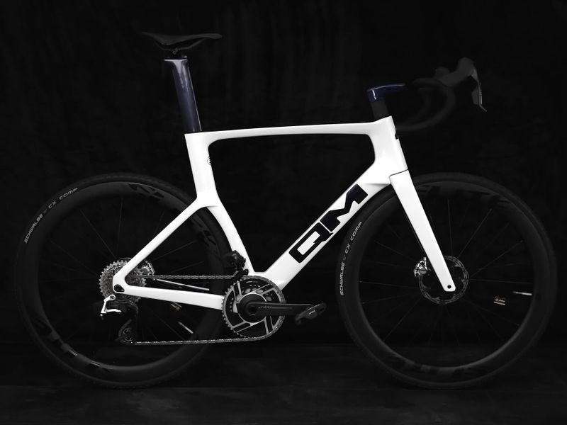 Silniční kolo QM R10 SRAM RED E1 eTap AXS 