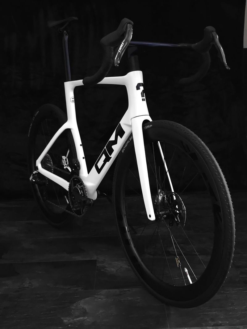 Silniční kolo QM R10 SRAM RED E1 eTap AXS 
