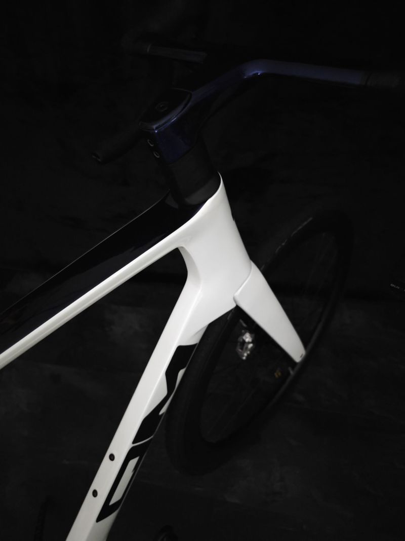 Silniční kolo QM R10 SRAM RED E1 eTap AXS 