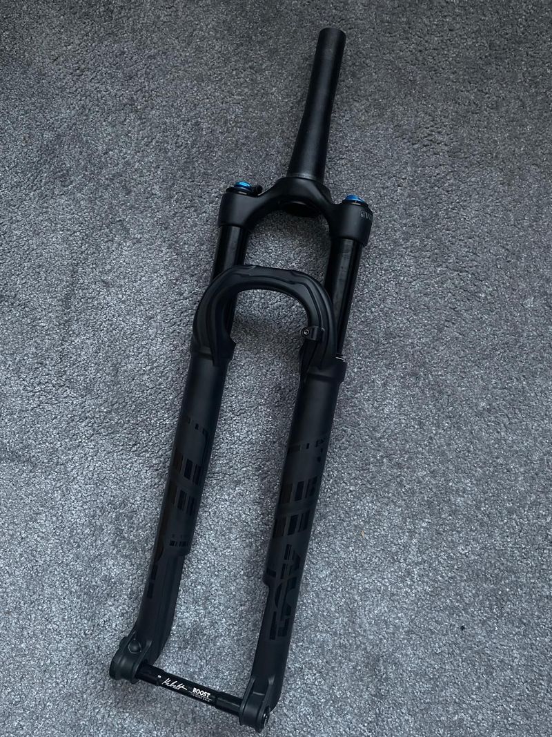 FOX 32 Step-Cast Performance 29" 100mm, remote NOVÁ - SUNDÁNO Z KOLA