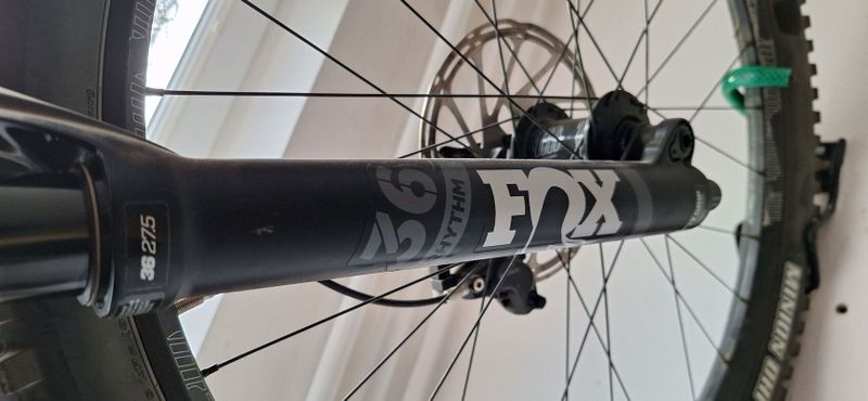 YT Capra Core 2 CF