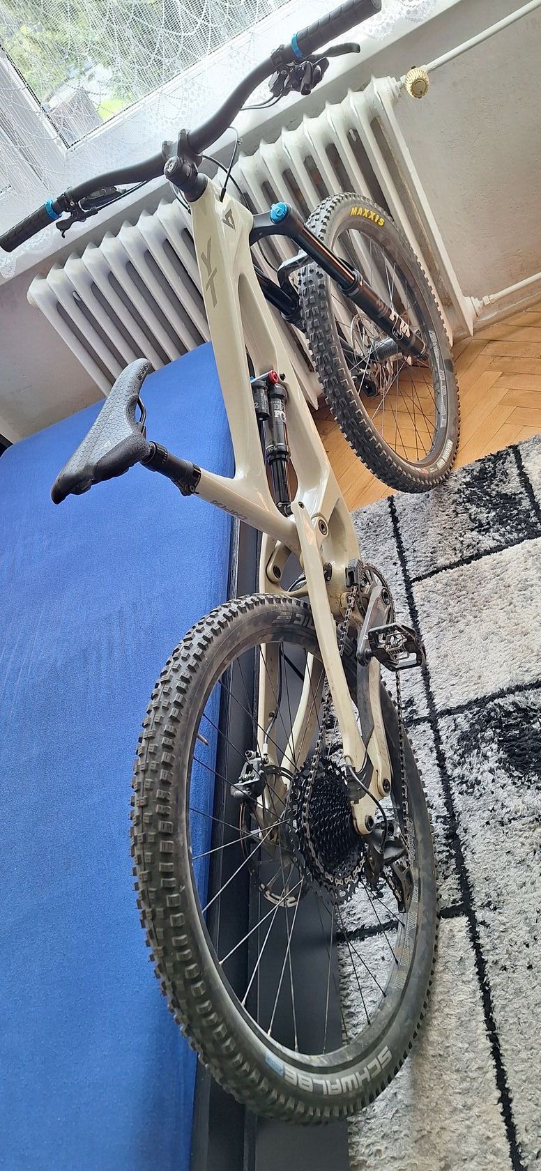 YT Capra Core 2 CF