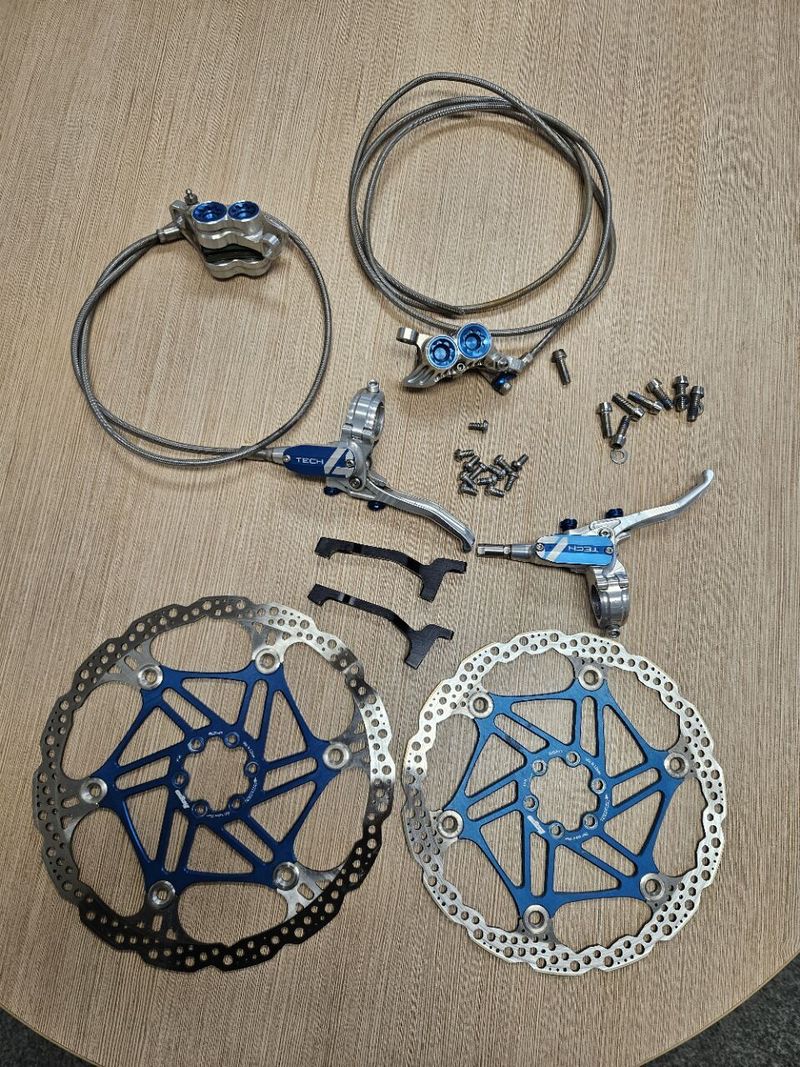 Hope Tech 4 E4 + kotouče + redukce + šrouby