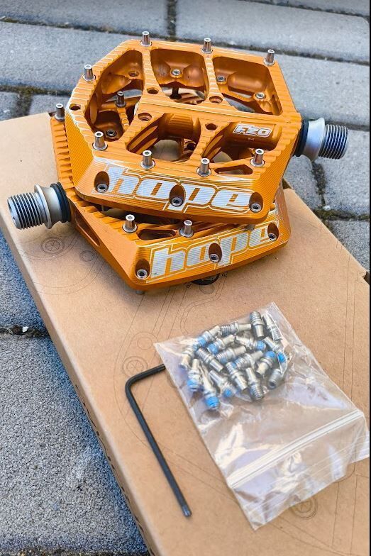 Platformové pedály Hope F20