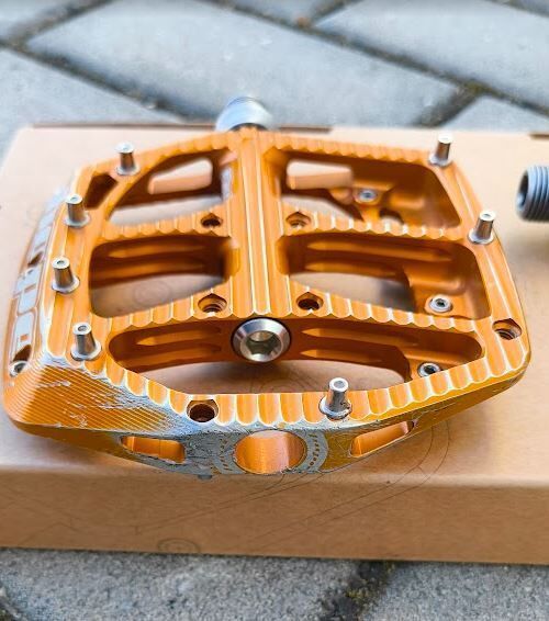 Platformové pedály Hope F20