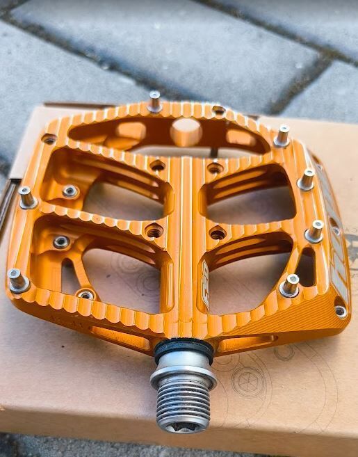 Platformové pedály Hope F20