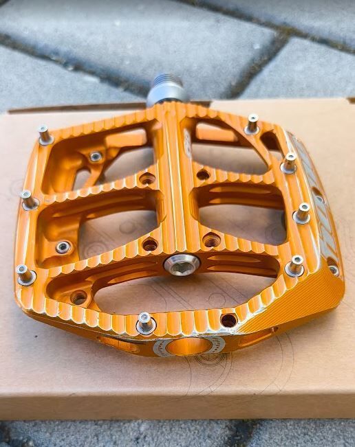 Platformové pedály Hope F20