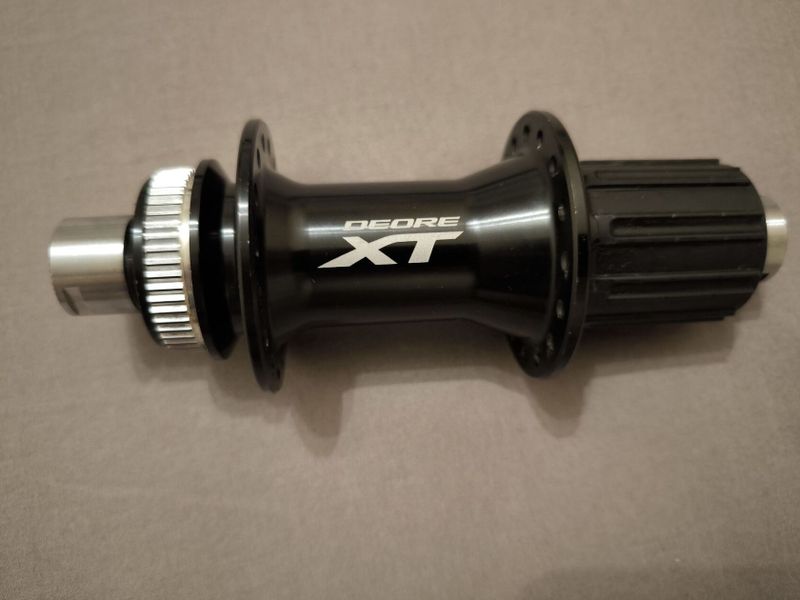Zadní náboj Shimano XT FH-M8000 (HG ořech, 32děr, 142x12mm, CL)