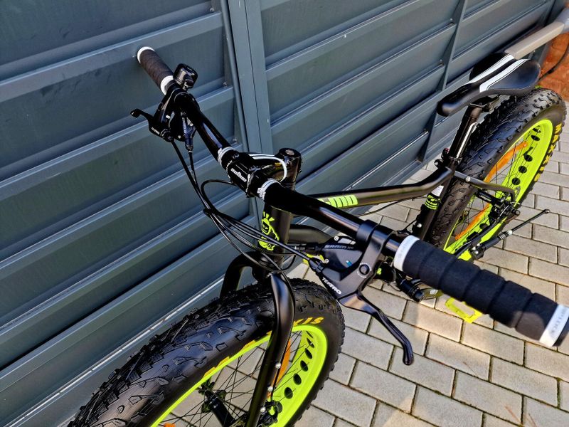 (61)Zánovní Fatbike Author Kotoučové brzdy