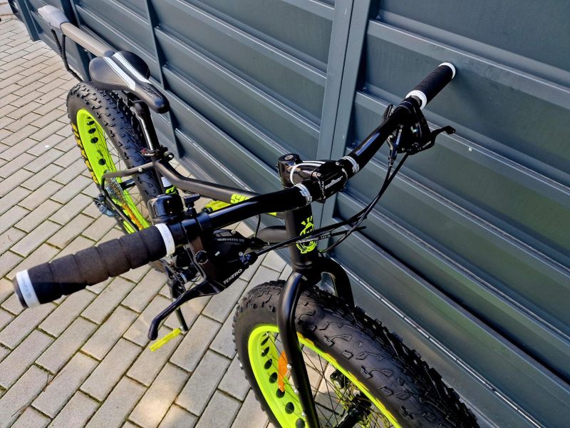 (61)Zánovní Fatbike Author Kotoučové brzdy