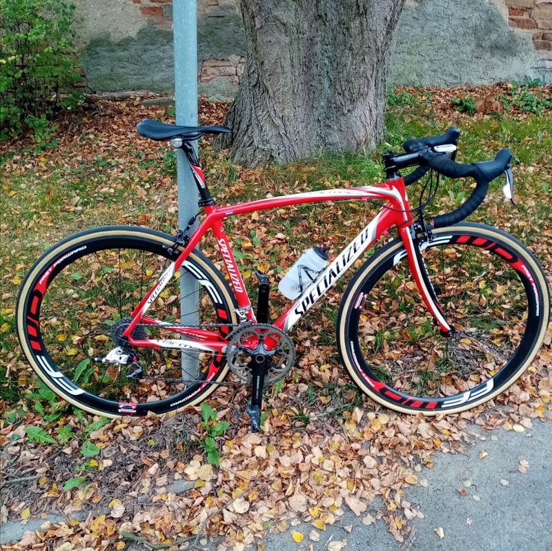 Karbon. Kola FFWD F4R, náboje DT Swiss, Galusky Vittoria Corsa PRO 28 