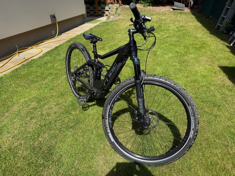 Prodám horské elektrokolo CUBE Stereo Hybrid 120 HPC Race 500