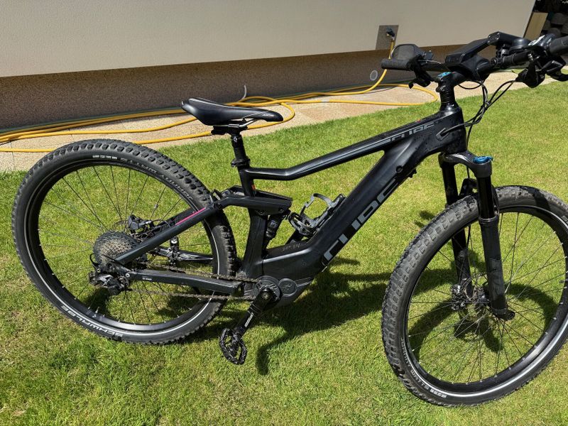 Prodám horské elektrokolo CUBE Stereo Hybrid 120 HPC Race 500