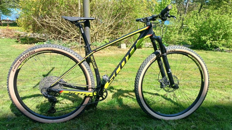Karbonové kolo Scott Scale 930