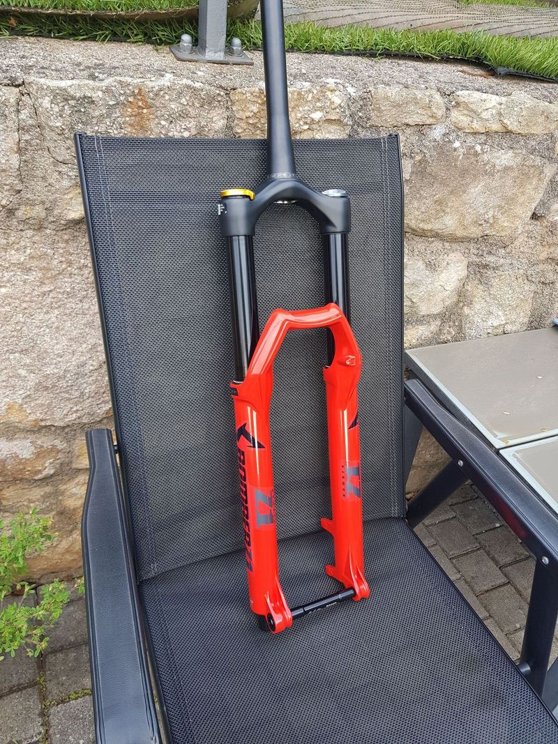NOVÁ VIDLICE MARZOCCHI BOMBER Z1 29-170 GRIP 15x110