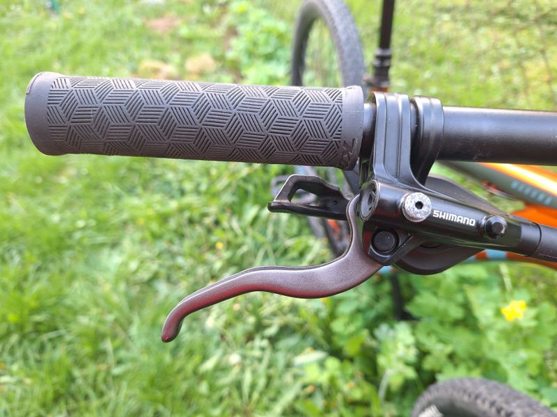 Prodám horské kolo Kona Mahuna 29" velikost M, vzduchová vidlice, řazení 1x12, teleskopická sedlovka