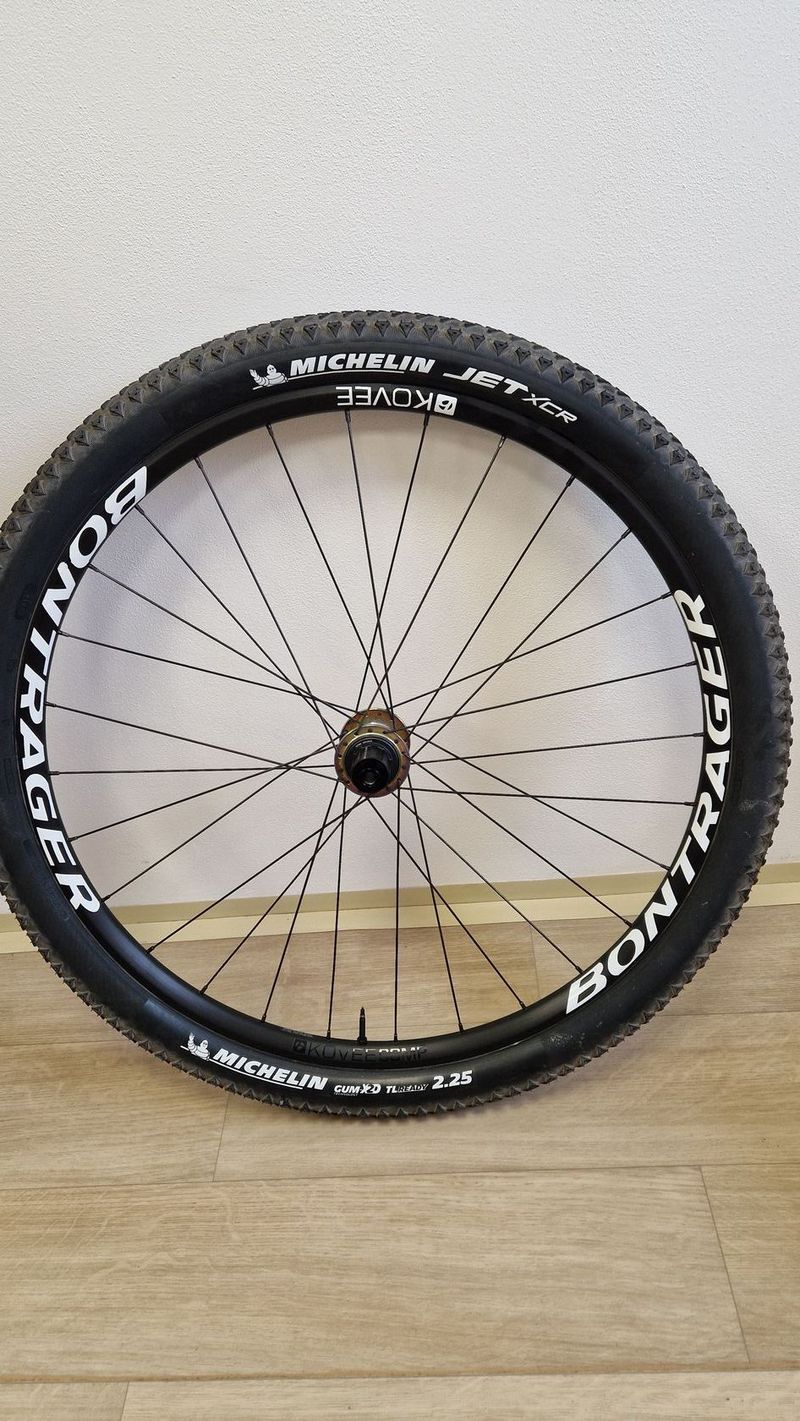 Prodám zapletená kola Bontrager KOVEE Comp TLR