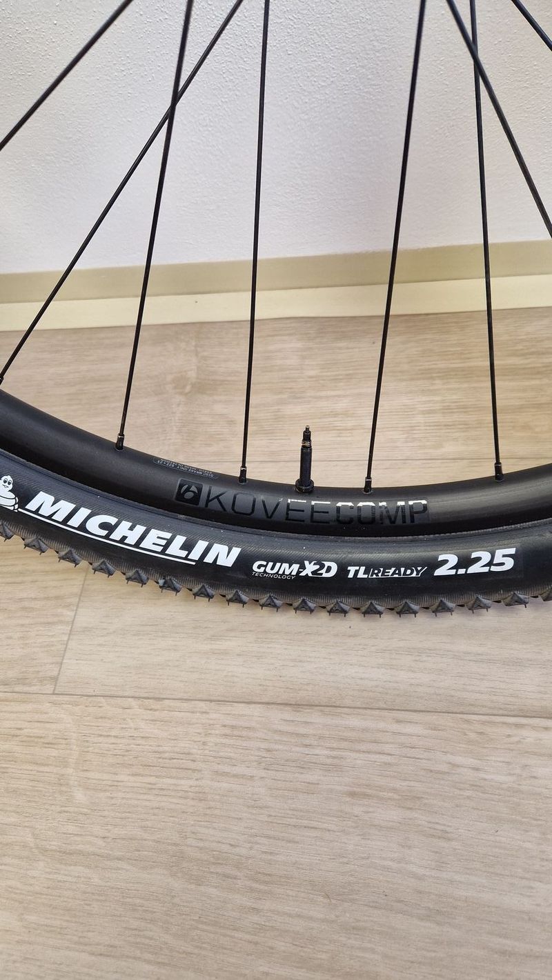 Prodám zapletená kola Bontrager KOVEE Comp TLR