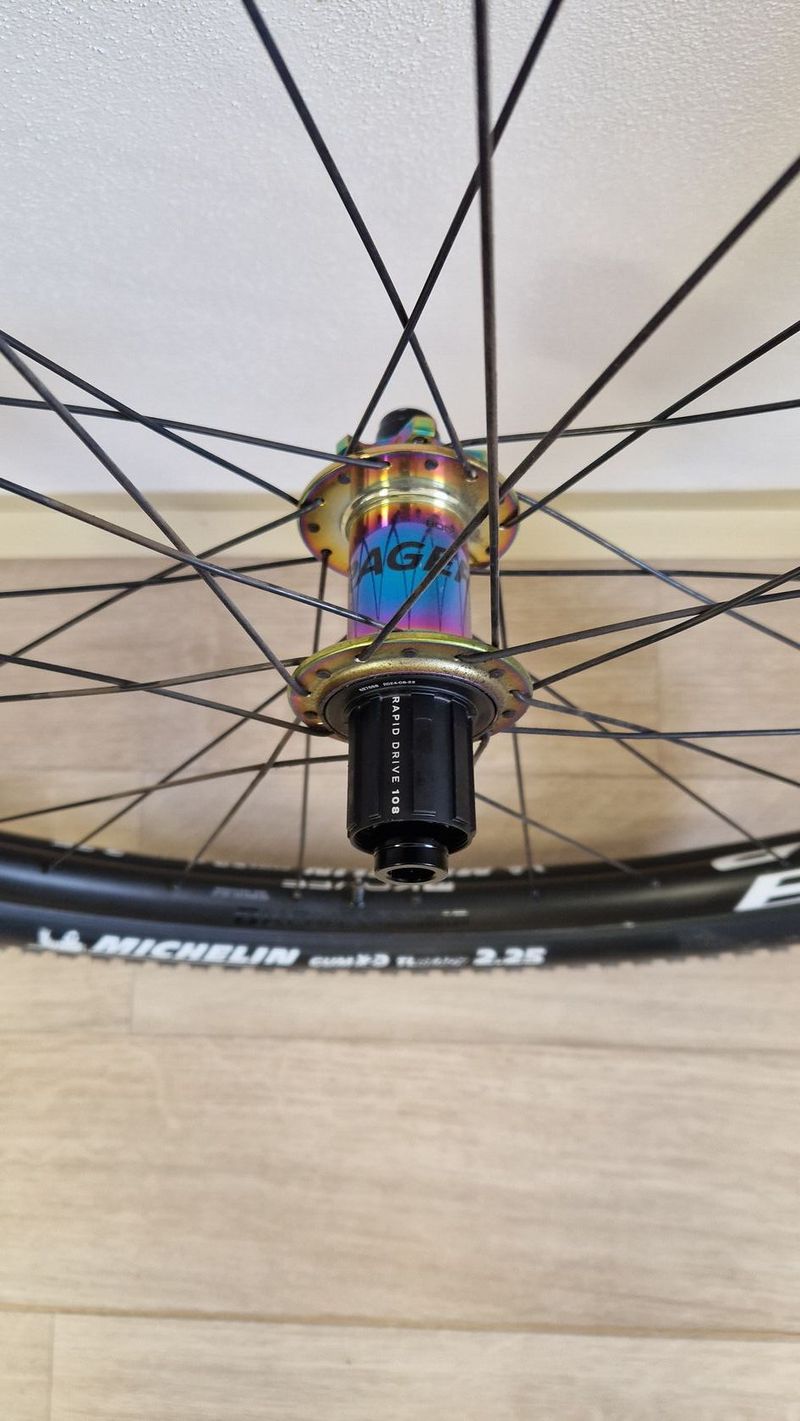 Prodám zapletená kola Bontrager KOVEE Comp TLR