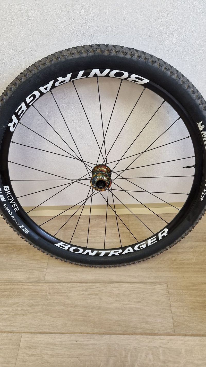 Prodám zapletená kola Bontrager KOVEE Comp TLR