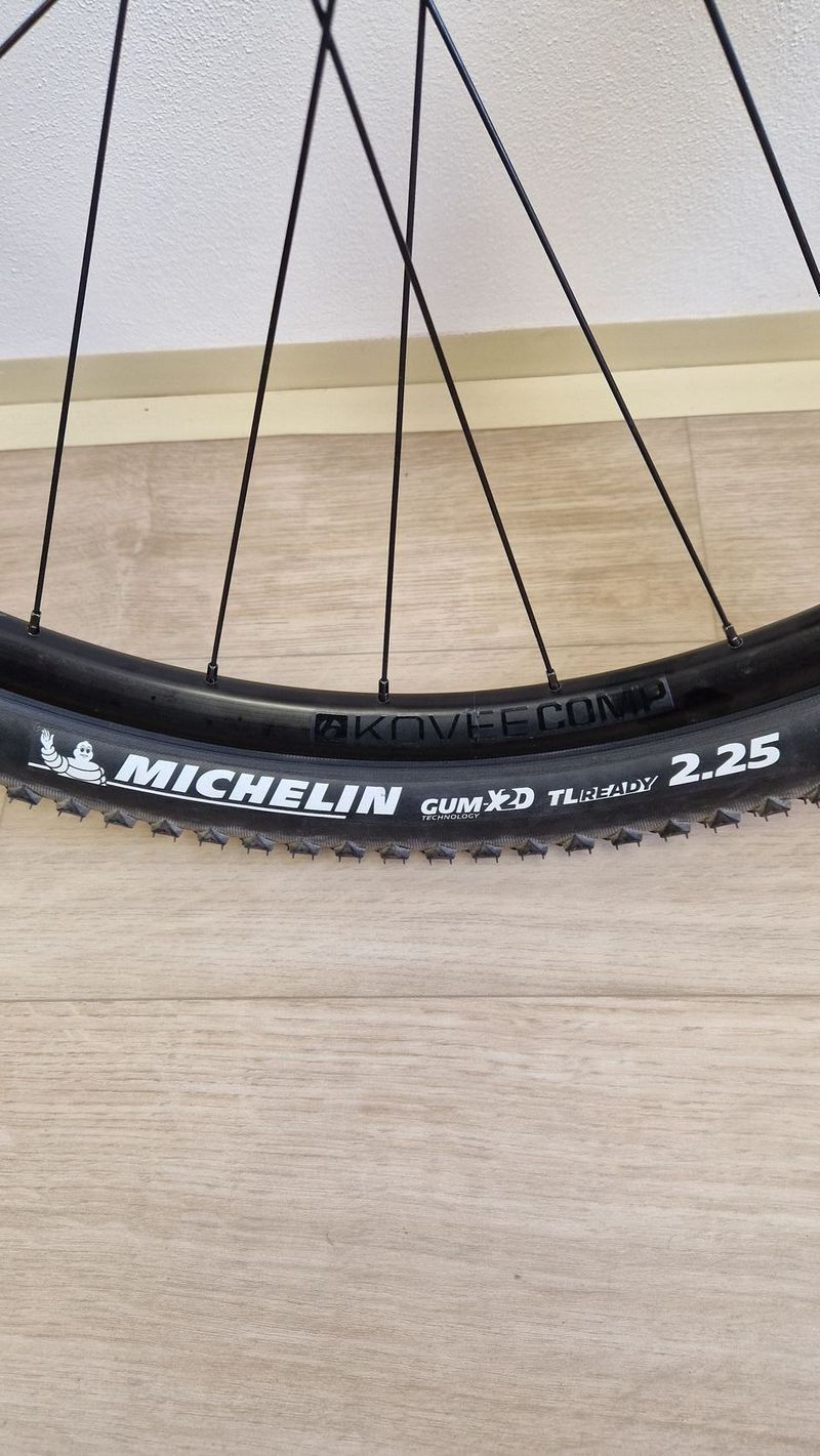 Prodám zapletená kola Bontrager KOVEE Comp TLR