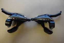 Řadící a brzdové páčky Shimano