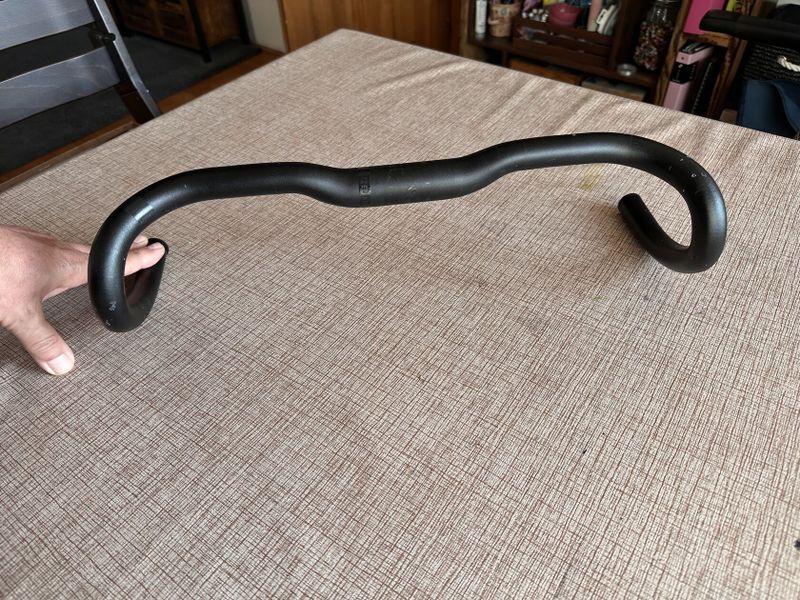Gravel / silniční řídítka Specialized adventure gear 440 mm