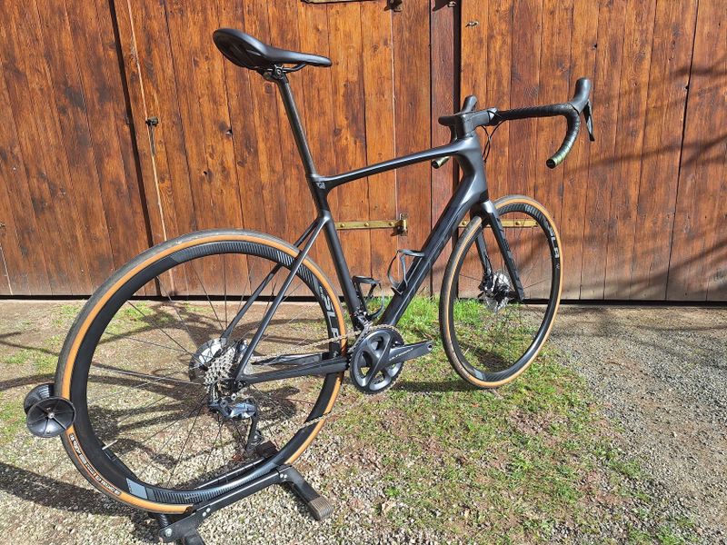 Giant Defy Advanced Pro-velikost L