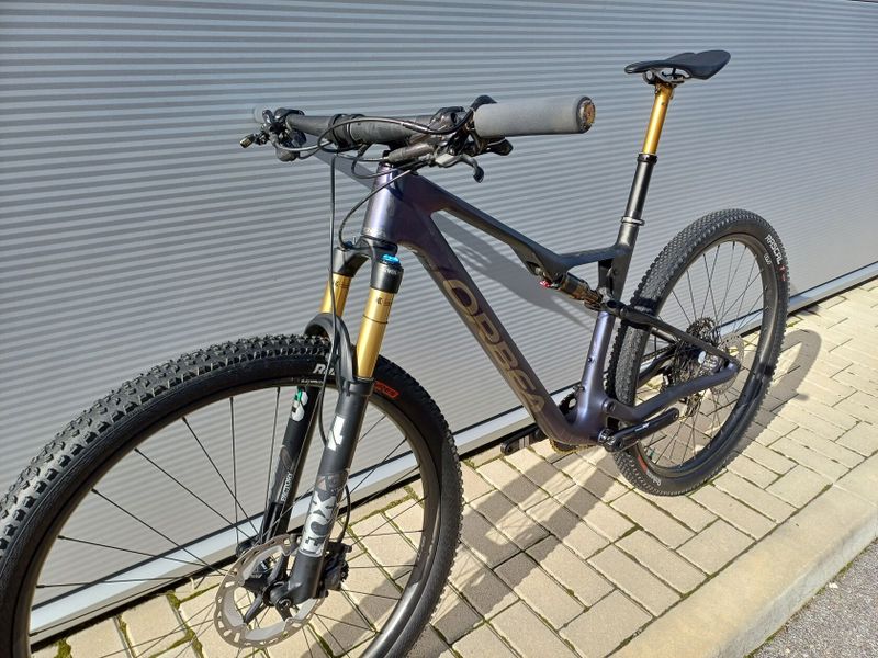 Prodám celoodpružené horské kolo orbea oiz M-pro velikost L karbonové a karbonová kola 