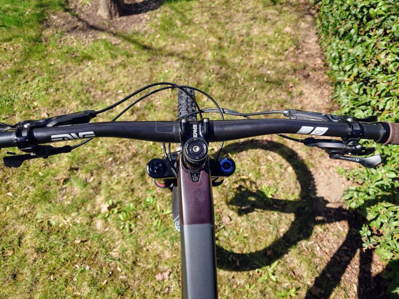 Trek Slash 9.8 M/L nové díly, čerstvý servis odpružení 