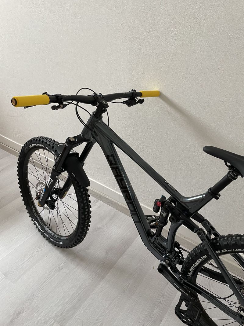 Qayron Carma MKII EN 1F 2022 - Vel. L