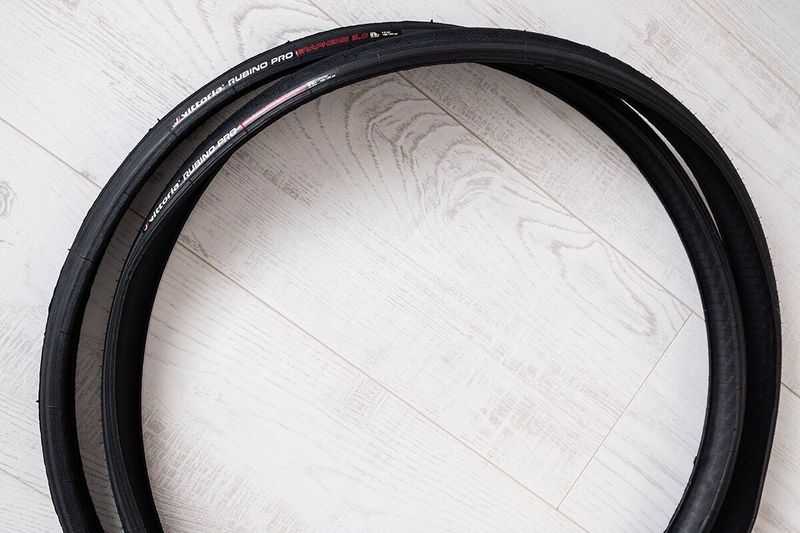 Kola DT Swiss R470 db + pláště Vittoria Rubino Pro G2