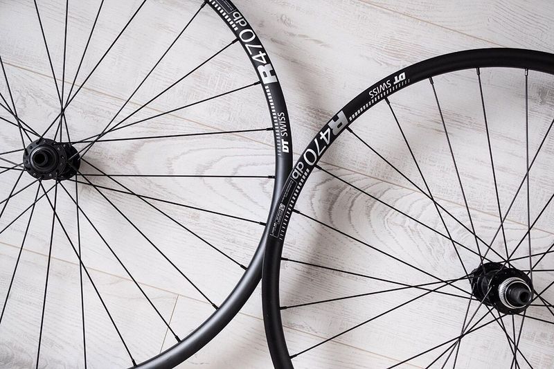 Kola DT Swiss R470 db + pláště Vittoria Rubino Pro G2