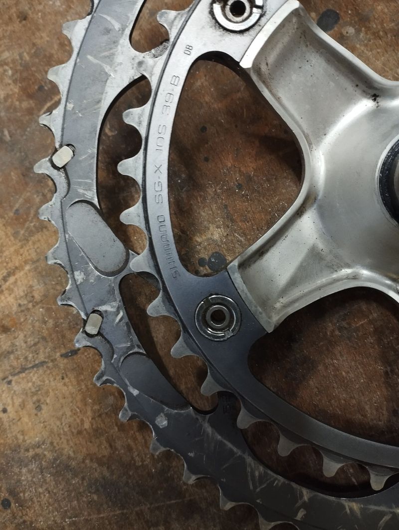 Úklid dílny - komponenty Shimano Suntour Tektro
