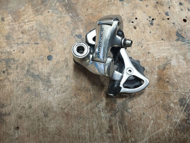Úklid dílny - komponenty Shimano Suntour Tektro