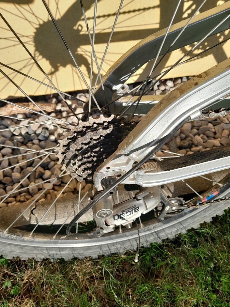 Starší celoodpružené sjezdové kolo Superior EXP
