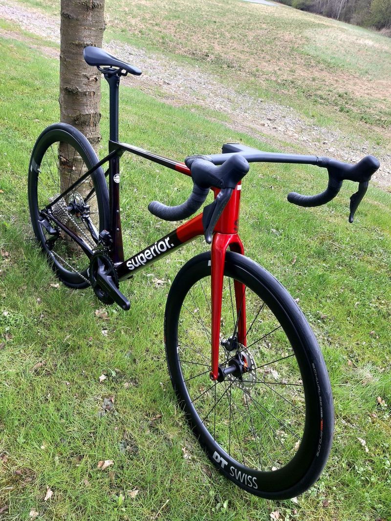 NOVÉ Karbonové silniční kolo Superior X-ROAD 9.8 GF Ultegra Di2 2025